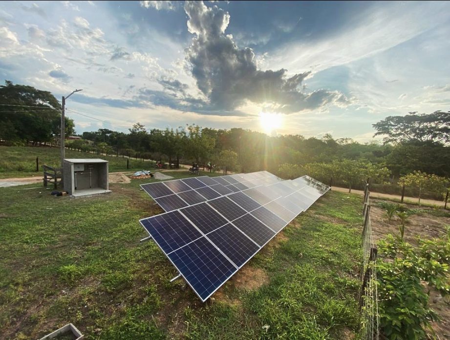 Energia solar da Exatta ao entardecer no Sul do Pará