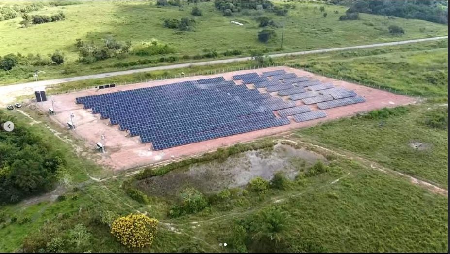 Usina solar vista aérea