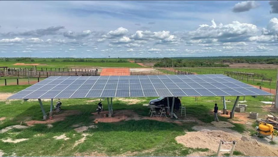 Usina solar em estrutura de solo